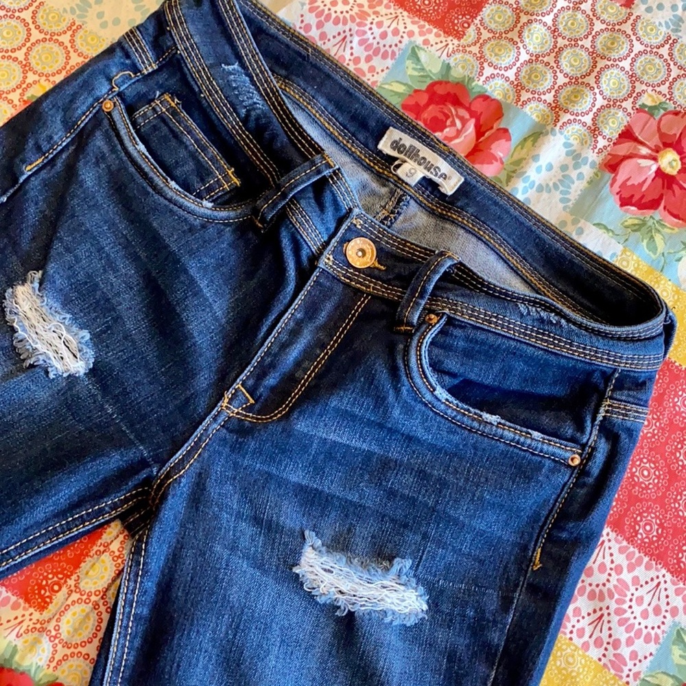 ๐ Dollhouse Distressed Skinny Roll Up Capris! - Picture 4 of 7